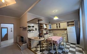 Apartment On Baseinaya Street 13